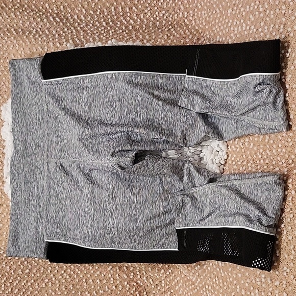 Victoria's Secret Pink Ultimate Leggings - Picture 8 of 9